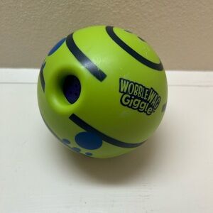 Wobble Wag Giggle Ball